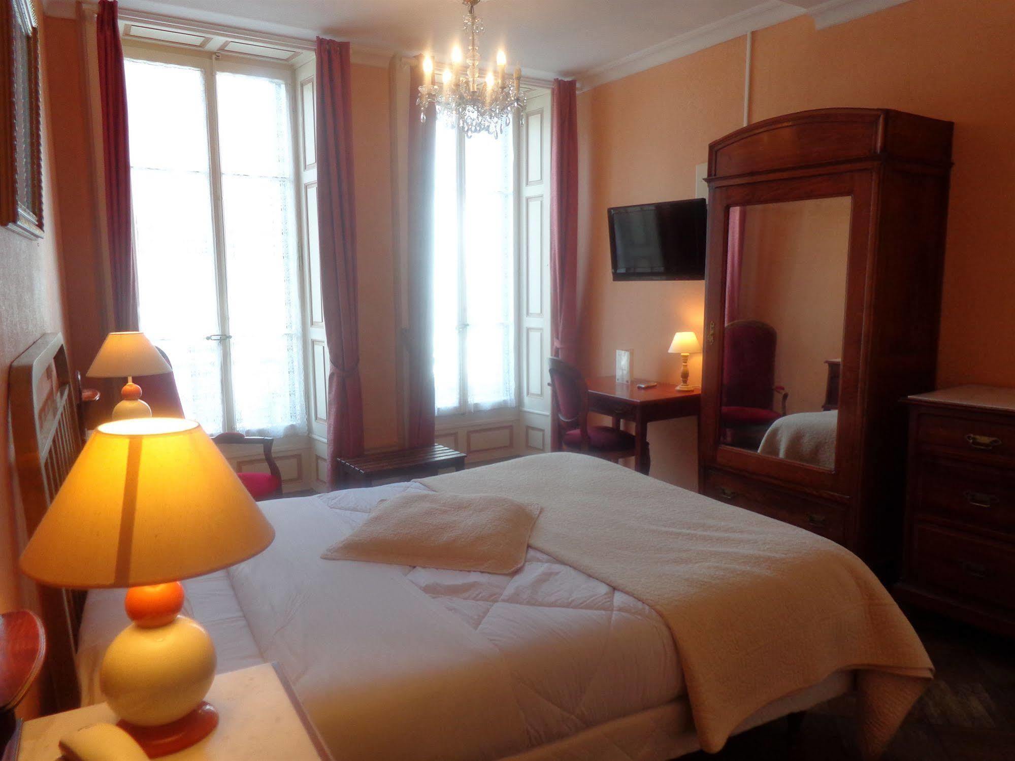 Hotel Continental Evian-les-Bains Ngoại thất bức ảnh